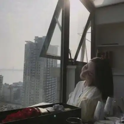 不会撞的真人情侣头像,2020最新情侣头像一男一女分开
