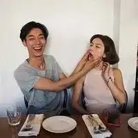 带情侣红钻的头像日久生情的唯美情侣头像大全
