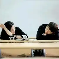 黑色大衣超酷情侣头像
