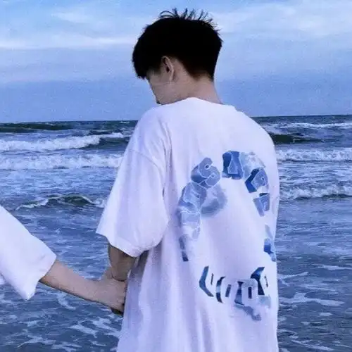 情侣头像因为遇见了温柔的人,所以想温柔待人
