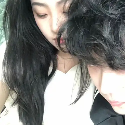 齁的发咸的情侣头像
