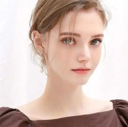 脸比小孩的巴掌还要小98年的德国麻豆颜值暴击,美得不真实
