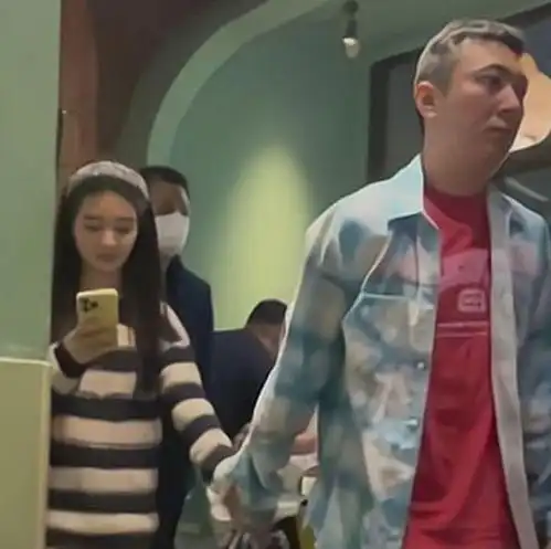王思聪疑似升级当爸,孩子妈身份引猜测,浪子回头金不换
