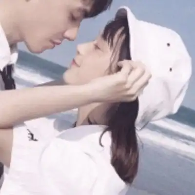 唯美情侣头像亲吻暧昧
