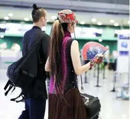 杨丽萍与男徒弟在一起举止亲密,不像师徒像情侣,你能接受吗
