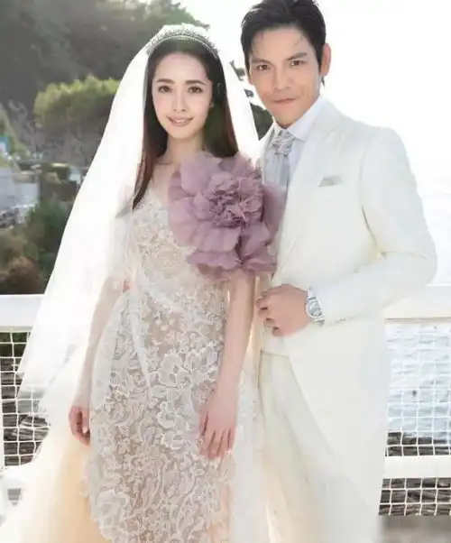 身价过亿,被誉为婚纱女王的王微微,今靠一双大长腿成功出圈
