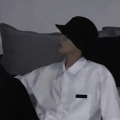 头像男高级质感冷淡风
