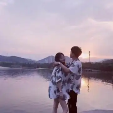 男女同框情侣头像
