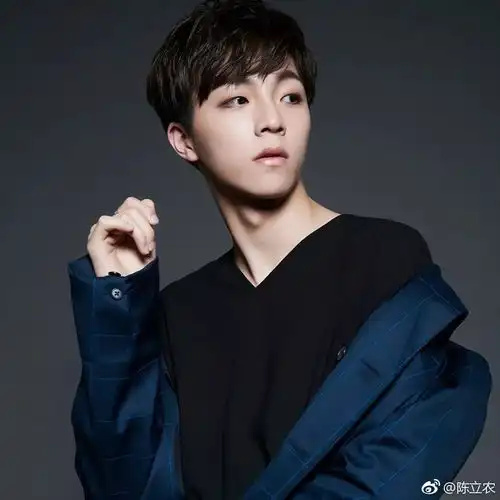 扒姨太爆料秦俊杰凉了胡一天靠山硬陈立农和相声演员开撕明道作品扑街了李易峰常驻综艺中国队长要拍
