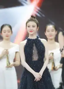 53岁刘嘉玲与29岁杨颖上海时装周比美,输了年龄却赢了气场

