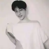 你为何不懂挽留伤感黑白色调男生头像
