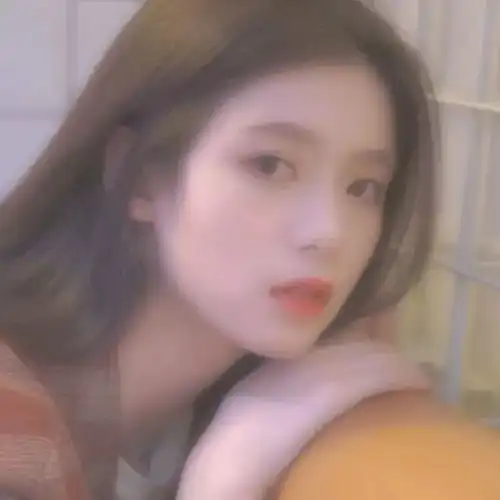 女头与岁月对望
