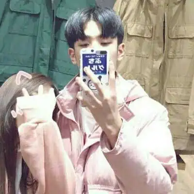 女生对你心动的信号
