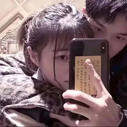 一组超甜的情侣头像
