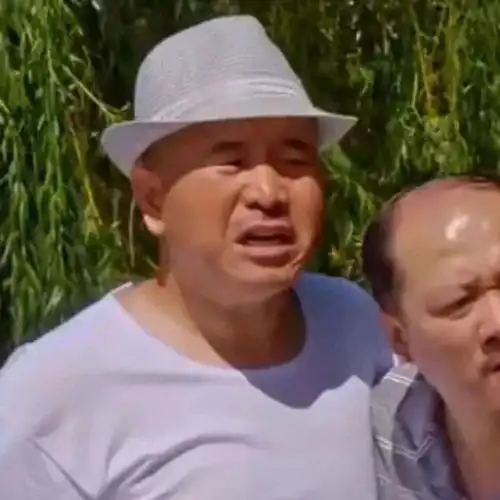 分享一组拽里拽气的头像

