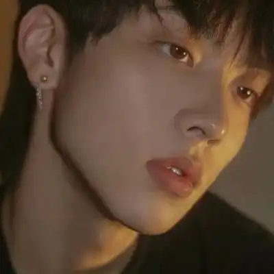 ins小众男生头像
