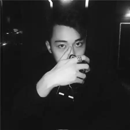 黑白超拽情侣头像男一张女一张,别在没我的地方想我
