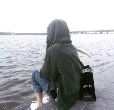 我终究活成了自己曾经讨厌的样子
