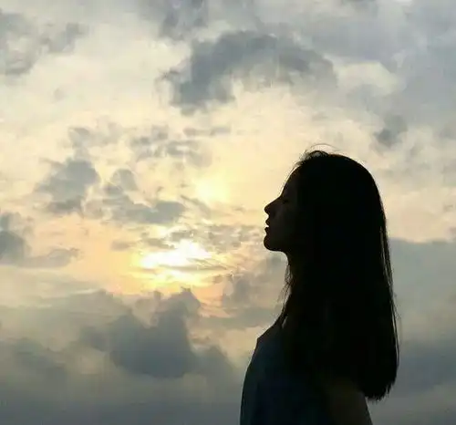 意境唯美的情侣头像
