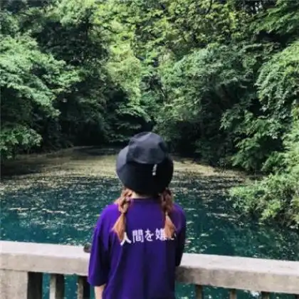 潮流情侣头像一男一女两张分开,趣味相同的人才能走到一起
