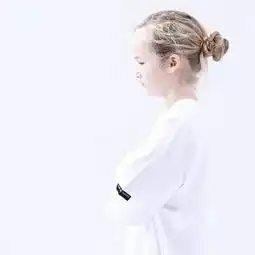 帮忙找找这个头像的情侣头像

