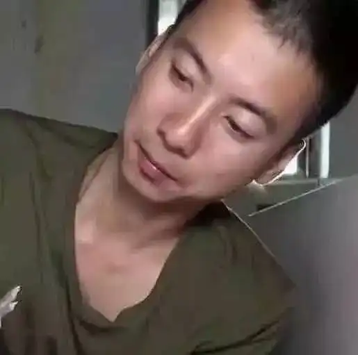 呐,跟我一起换个情侣头像吧
