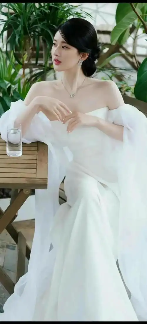 分享美图清新脱俗的甜美女神赵露思

