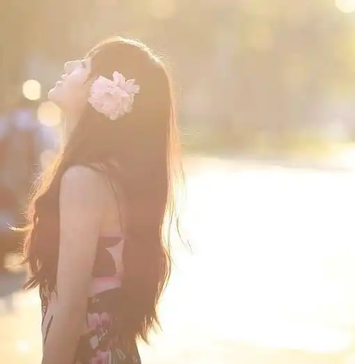 求非主流阳光女孩外景图片
