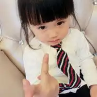 这两个小孩是谁啊求知道
