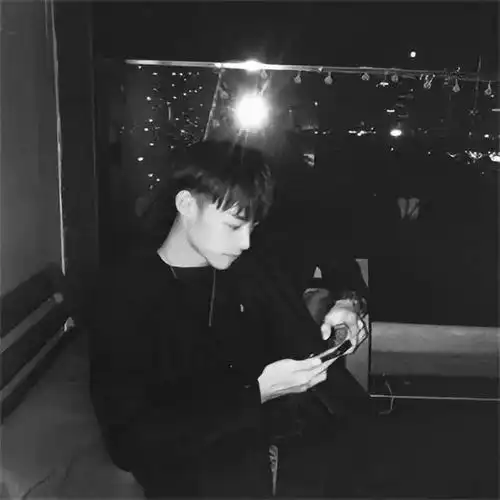 林深时雾起,海深时浪涌,梦醒时夜续
