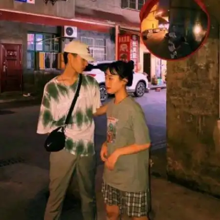 抖音最火情侣头像一左一右,回忆爱情停在昨天
