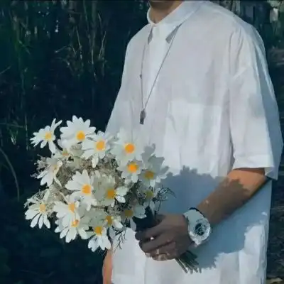 男生部位头像带花,男生拿花半身头像2
