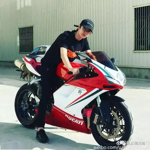 王一博摔车事件,大家其实都挺冤
