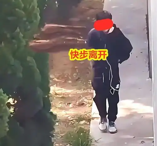进女寝偷底裤男大学生变态行为被拍女孩曝光视频...
