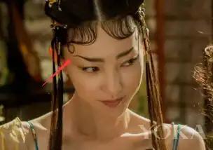 林允的胸敌不过姚晨眼影星女郎妆容美上天
