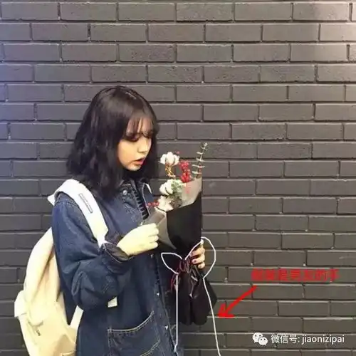 跟大家分享一下创意情侣照有点意思
