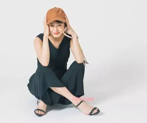 配饰让基本款服饰变得时髦你还缺少它们的点缀
