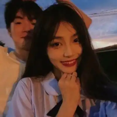 一辈子都不想换的甜蜜情侣头像有人喝了酒眼睛亮闪闪的讲浪漫和爱
