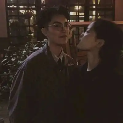 复古情侣头像一男一女经典风文艺情侣头像一对两张
