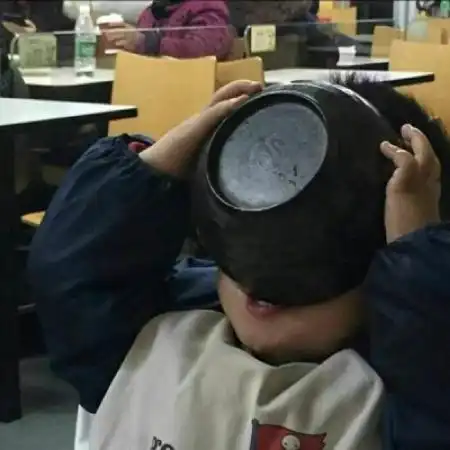 萌小孩情侣头像一对,送给青梅竹马的情侣使用
