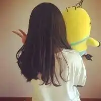 简单白底女生头像要有点高冷不要太萌
