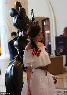 童话女神林志玲迪士尼酒店歪头卖萌
