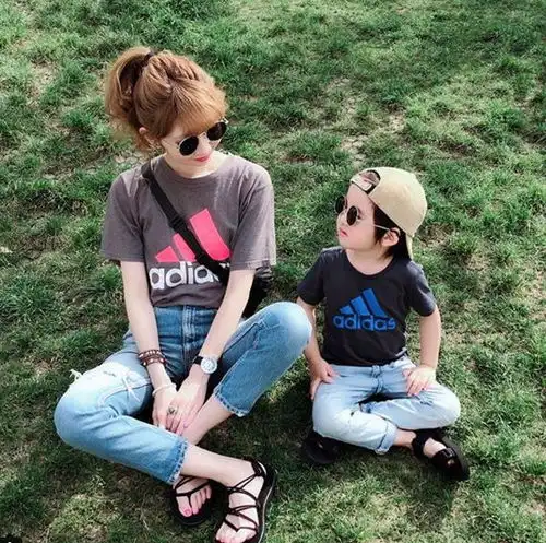 日本一妈妈和儿子的亲子穿搭走红网络,这亲子装可以说很厉害了
