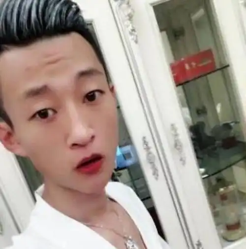 快手人气重排小伊伊跌出前五,二驴仅第三,第一已成人气王
