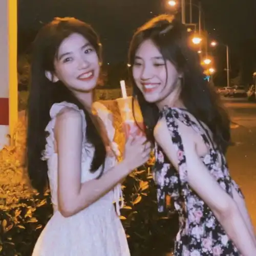 ins无敌铁憨憨闺蜜头像
