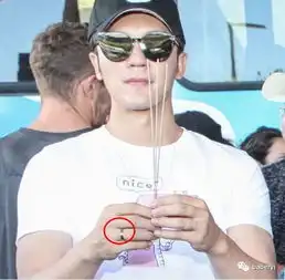 李晨公开露面瘦脱相,眼窝深陷情绪低落,偷摘婚戒眉头紧锁
