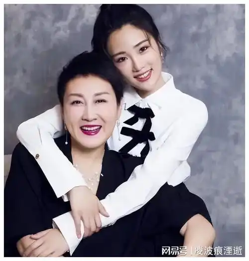 张凯丽我欣赏这样活着的女人

