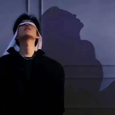 2022超级酷的真人好看的情头那张朝思暮想的脸也渐渐变得模糊
