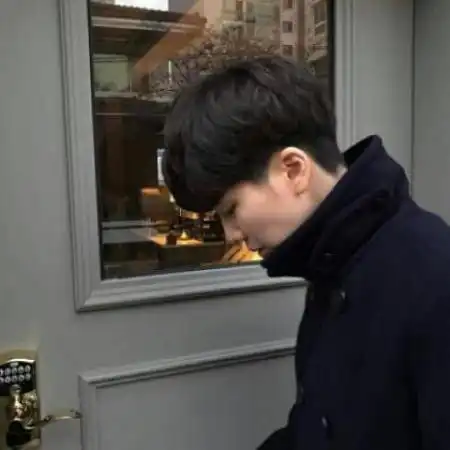 帅哥头像阳光帅气,低调不代表没脾气
