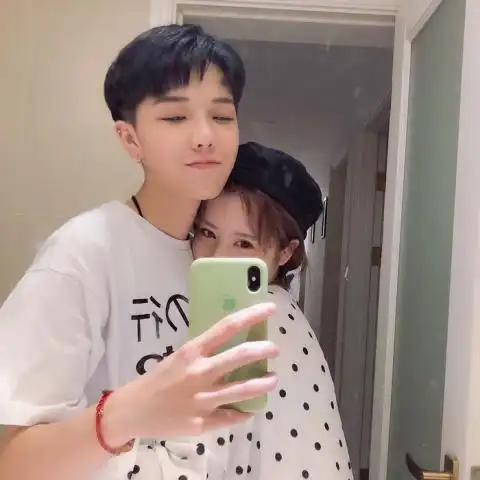 超甜情侣头像双人一男一女两张配对
